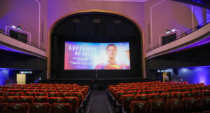 Elenco de Superman no Rio de Janeiro durante evento no Cine Odeon